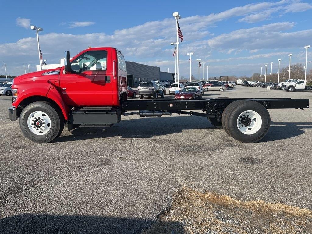Ford F-750 Straight Frame Gas Reg Cab 2025