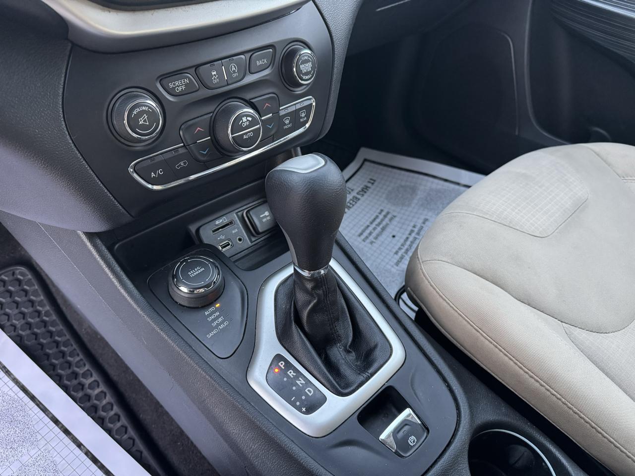 Jeep Cherokee Latitude 4WD 2015