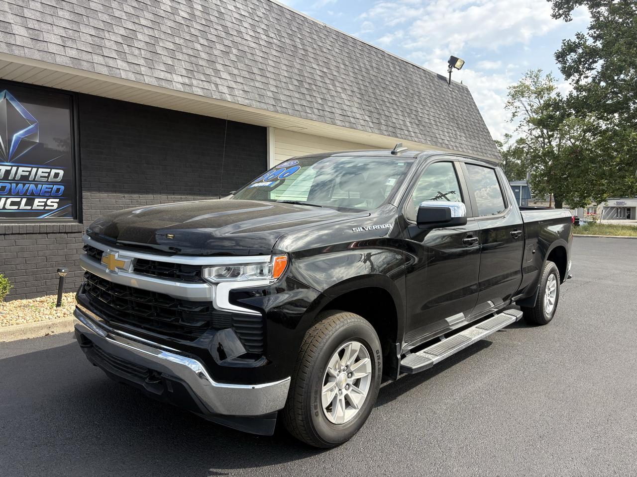 Chevrolet Silverado 1500 LT Crew Cab 4WD 2023