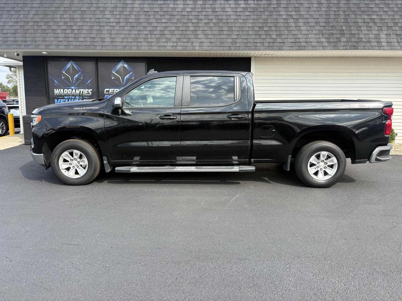 Chevrolet Silverado 1500 LT Crew Cab 4WD 2023