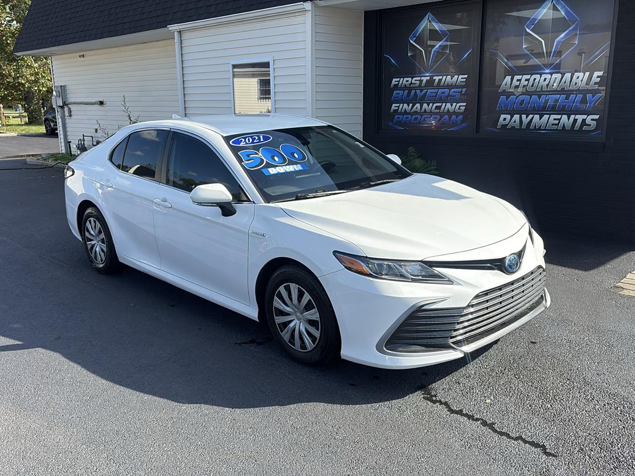Toyota Camry Hybrid LE 2021