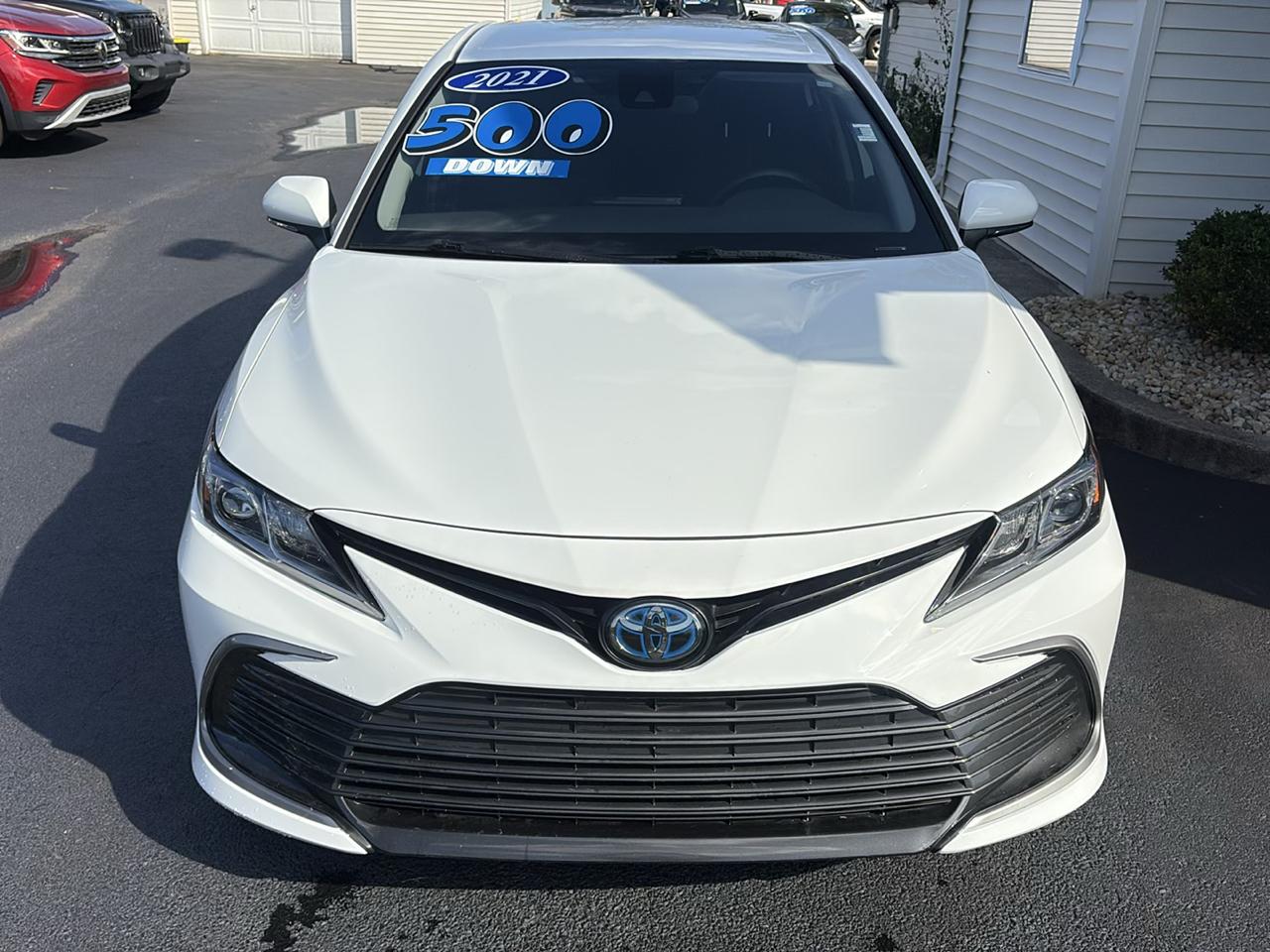 Toyota Camry Hybrid LE 2021