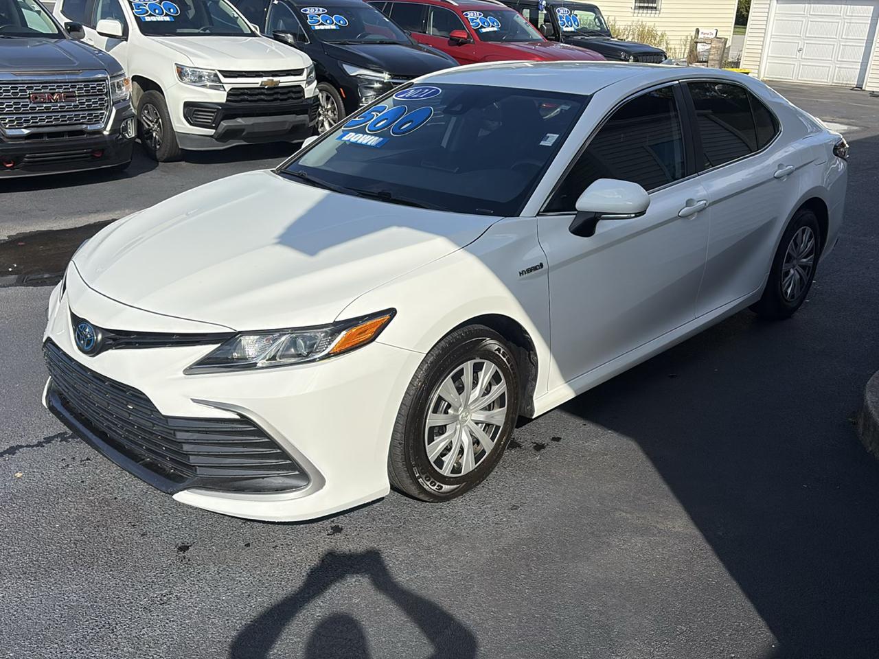 Toyota Camry Hybrid LE 2021