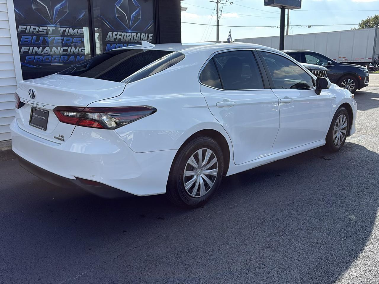 Toyota Camry Hybrid LE 2021