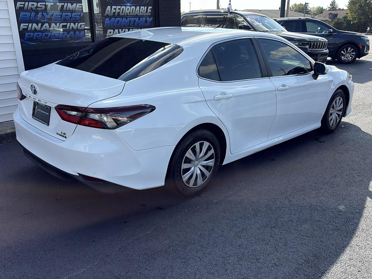 Toyota Camry Hybrid LE 2021