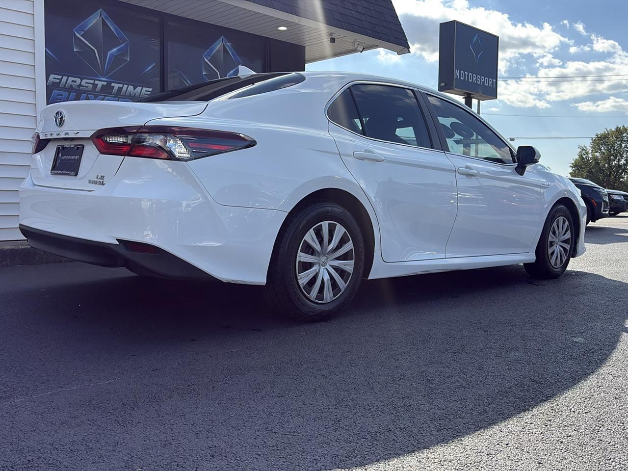 Toyota Camry Hybrid LE 2021