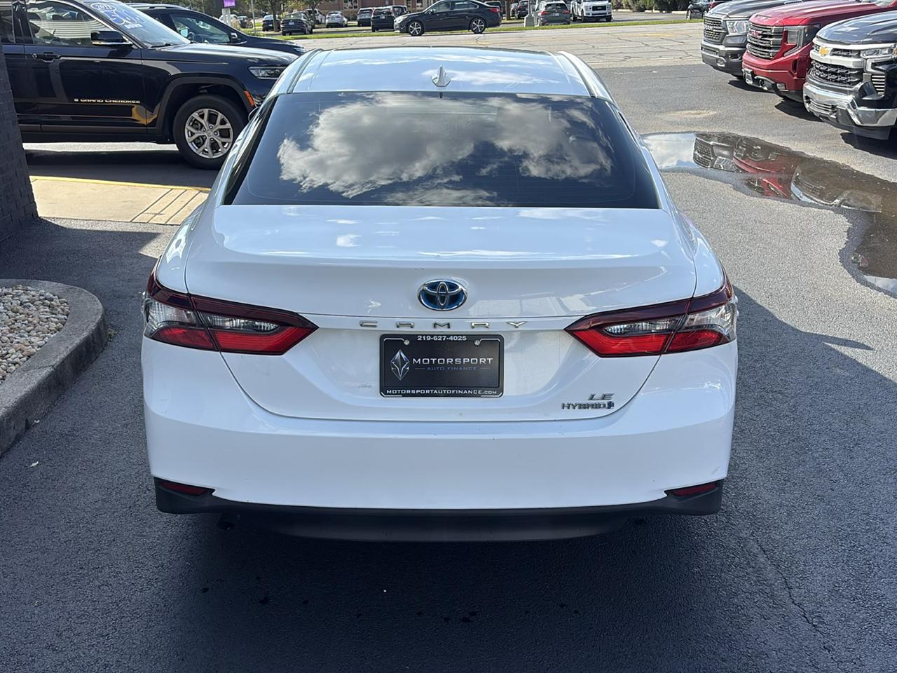 Toyota Camry Hybrid LE 2021