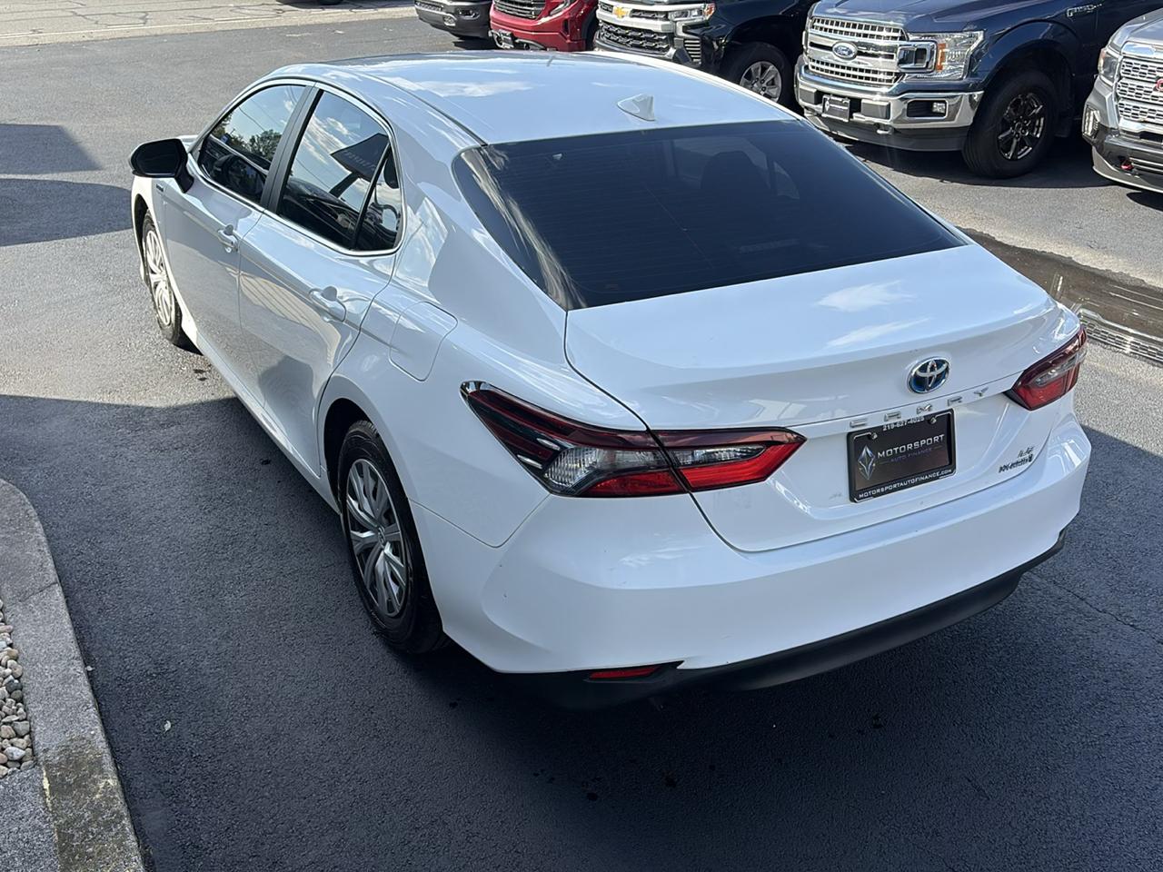 Toyota Camry Hybrid LE 2021