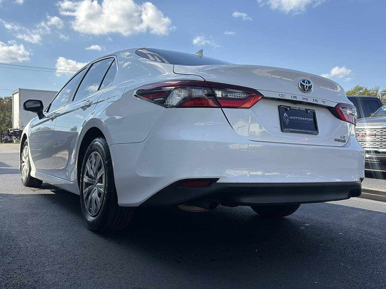 Toyota Camry Hybrid LE 2021