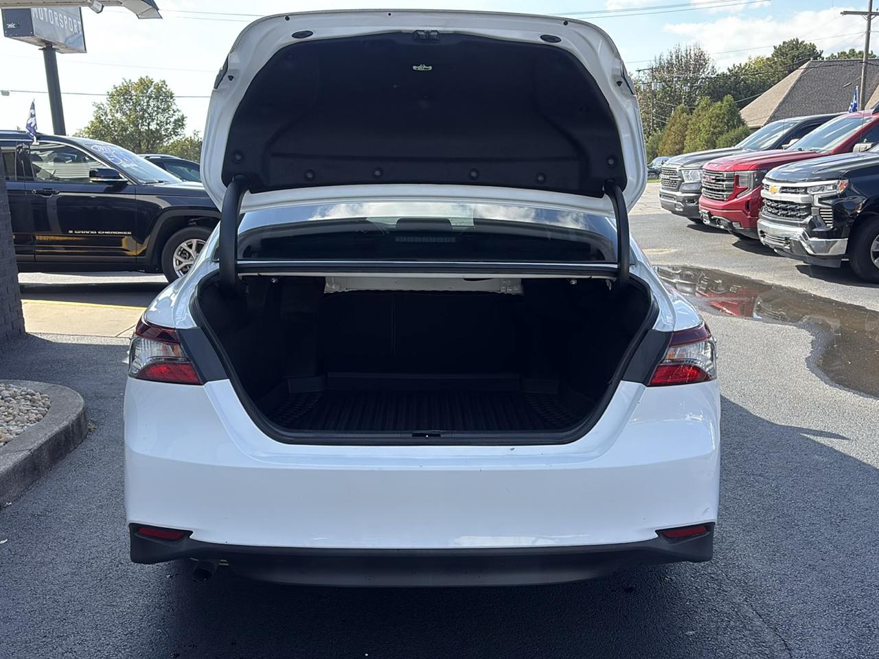 Toyota Camry Hybrid LE 2021