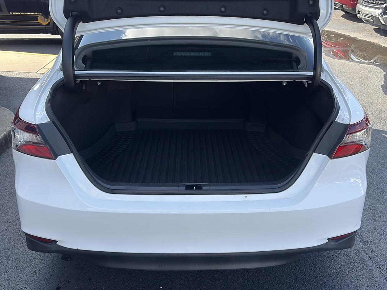 Toyota Camry Hybrid LE 2021