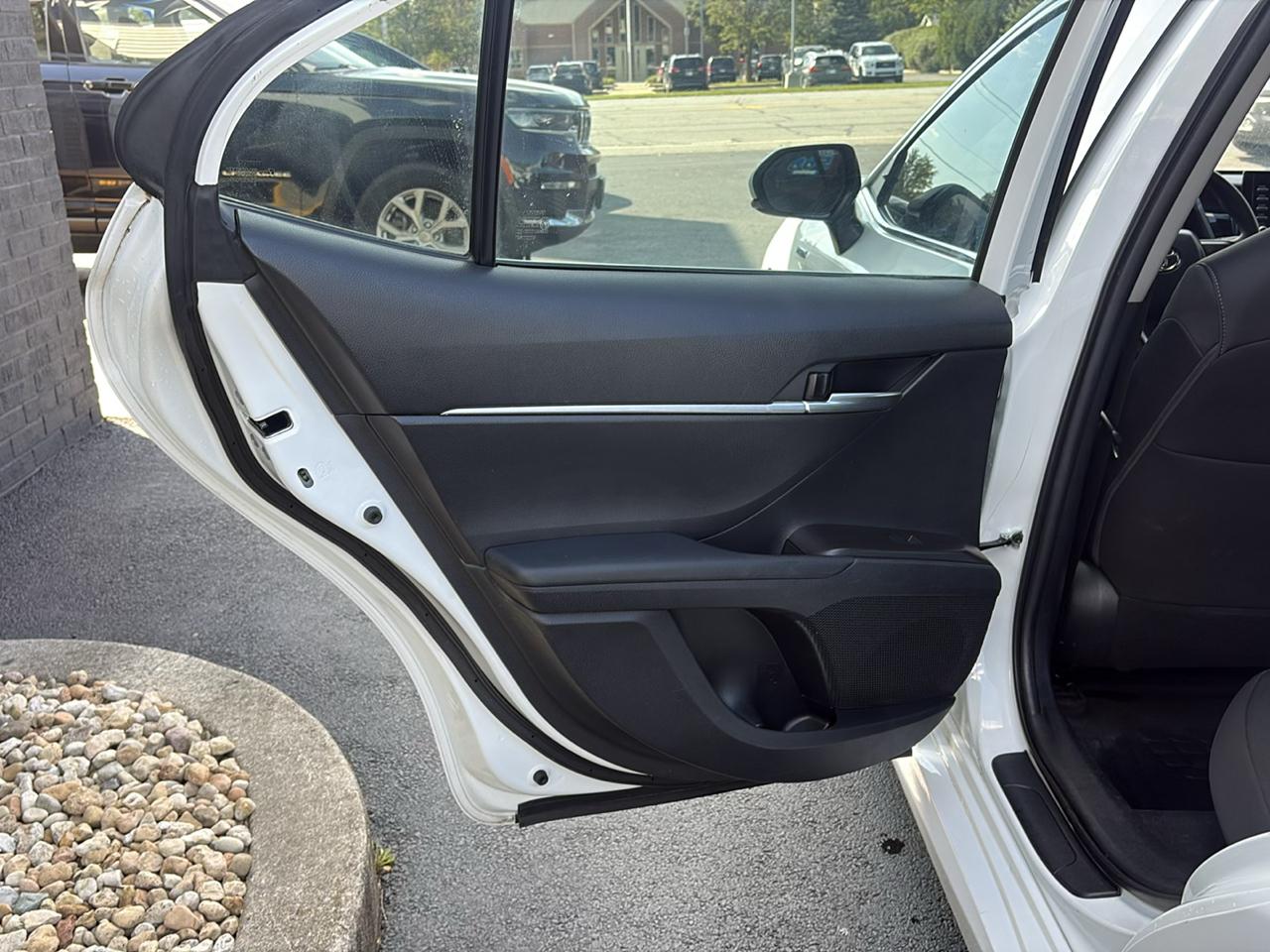 Toyota Camry Hybrid LE 2021