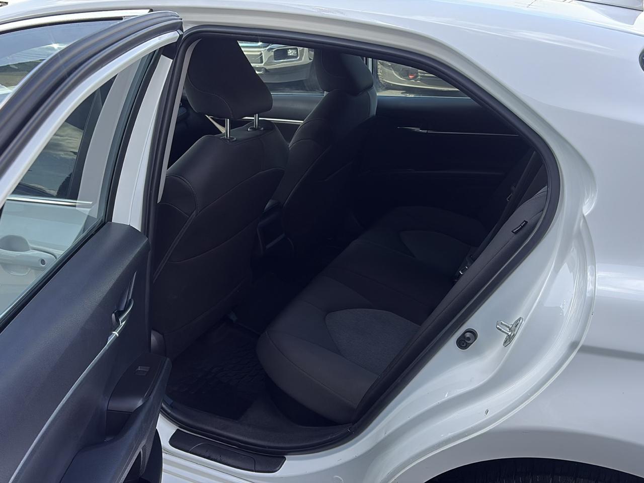 Toyota Camry Hybrid LE 2021