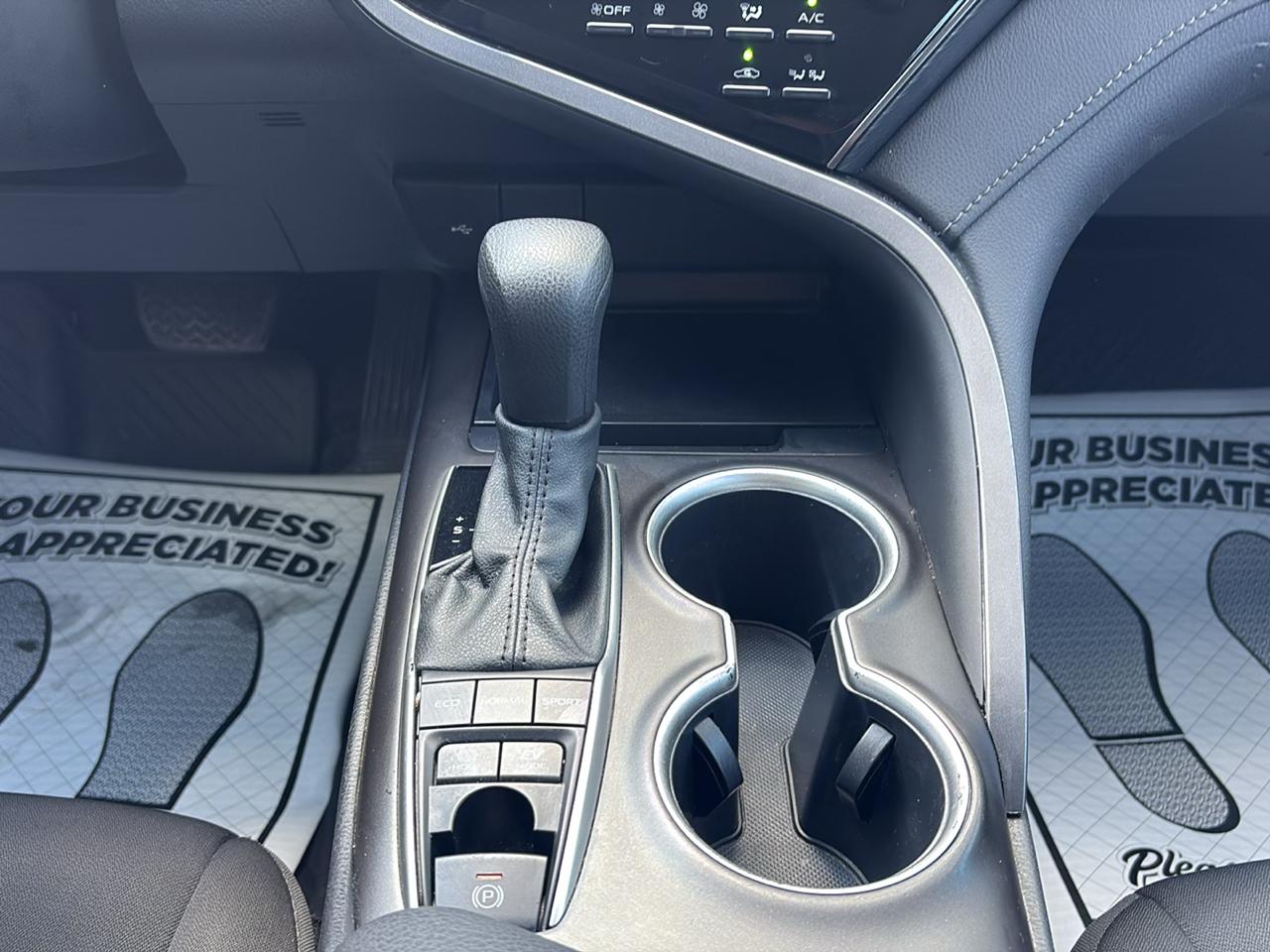 Toyota Camry Hybrid LE 2021
