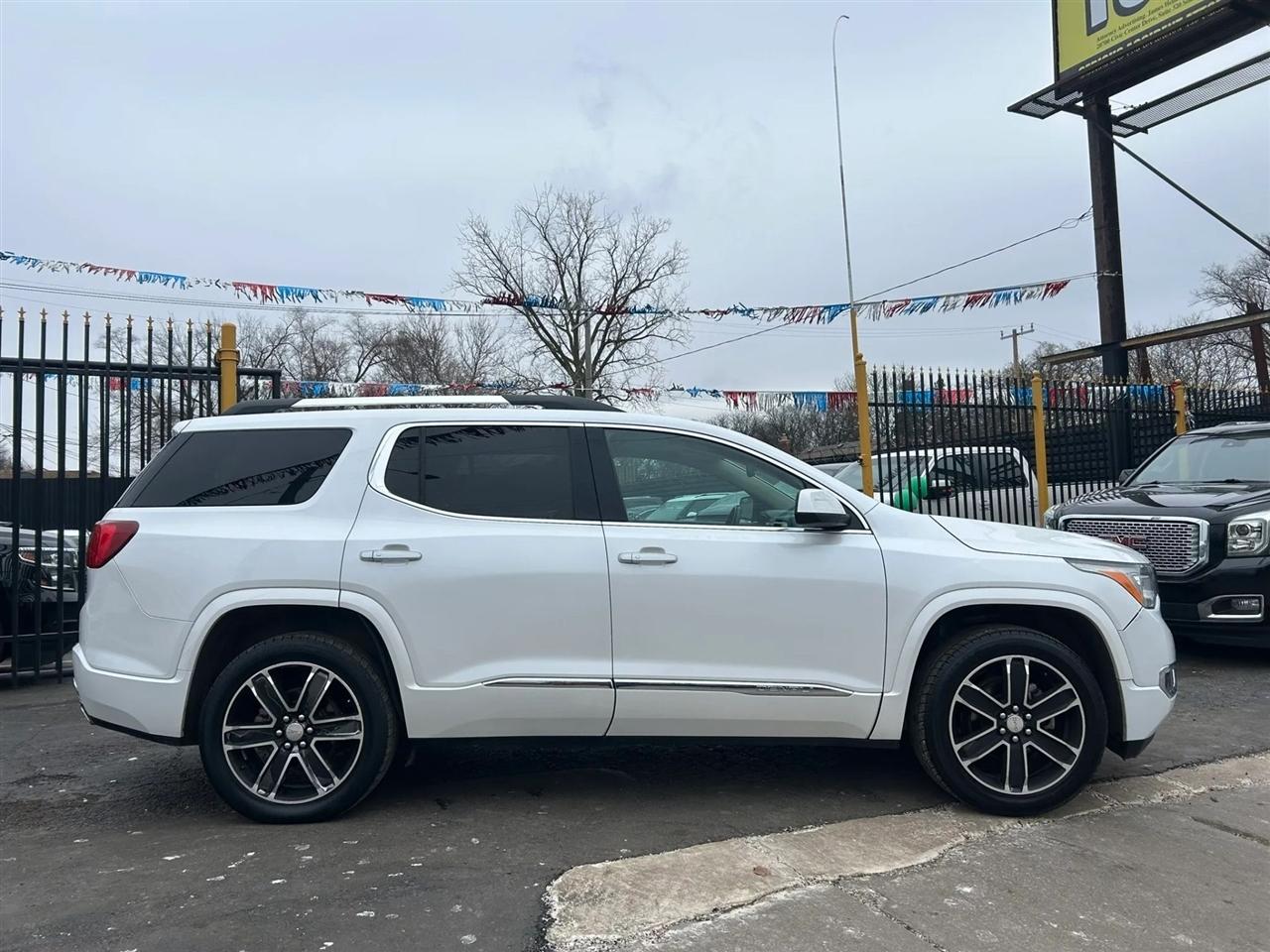GMC Acadia Denali AWD 2017