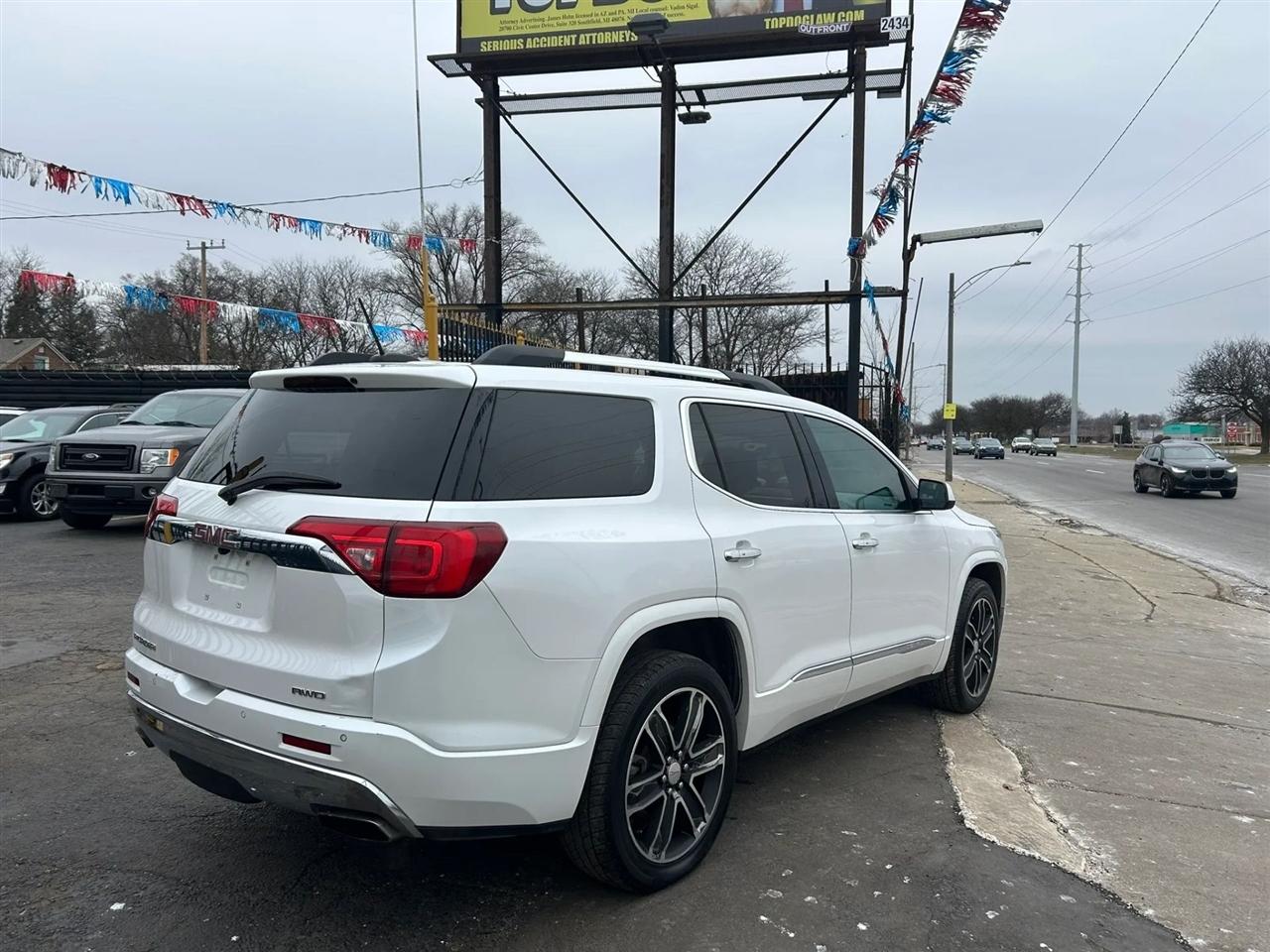 GMC Acadia Denali AWD 2017