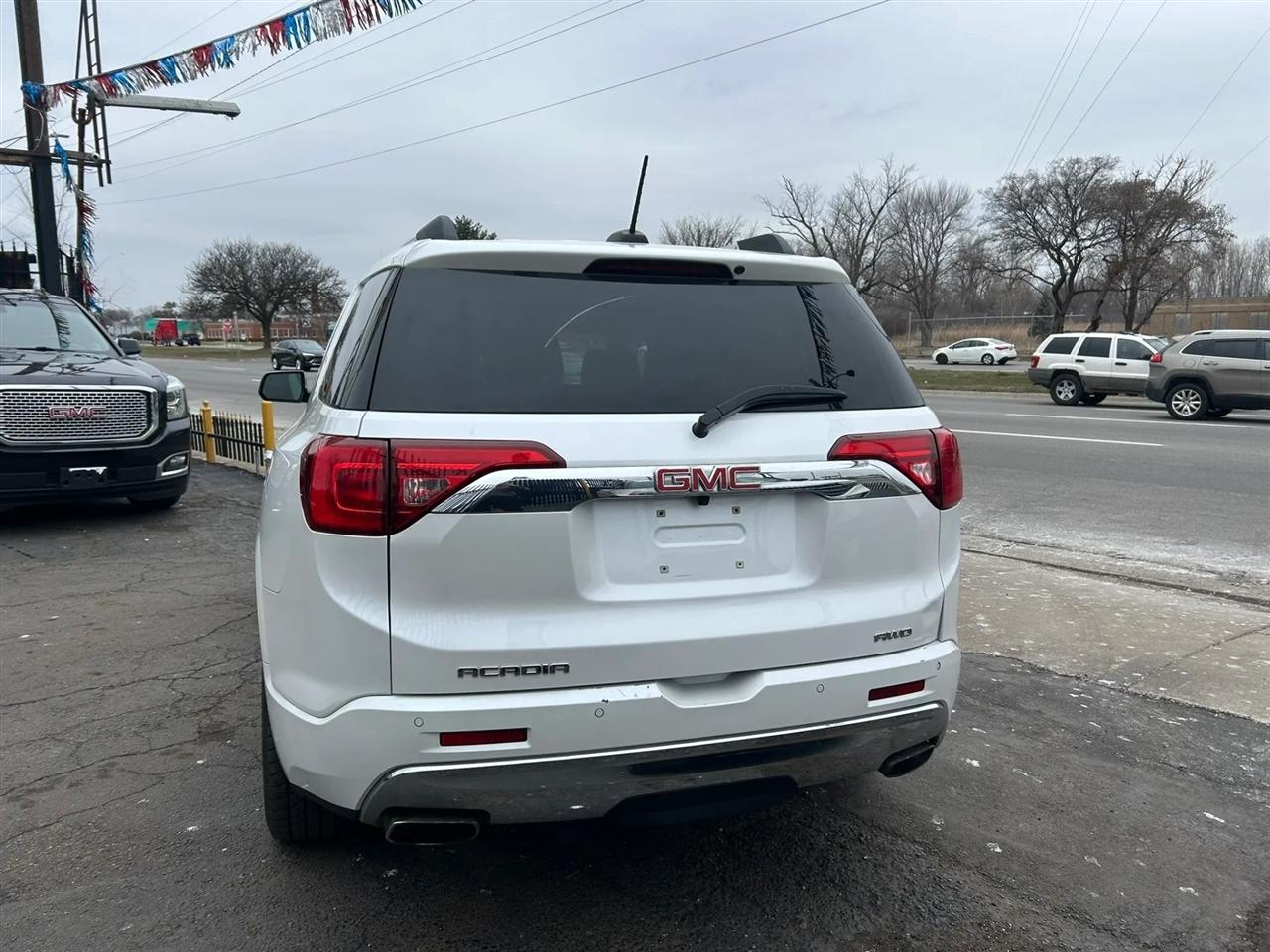 GMC Acadia Denali AWD 2017