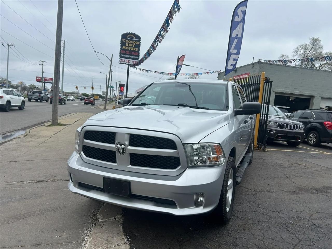 RAM 1500 Tradesman Crew Cab SWB 4WD 2016