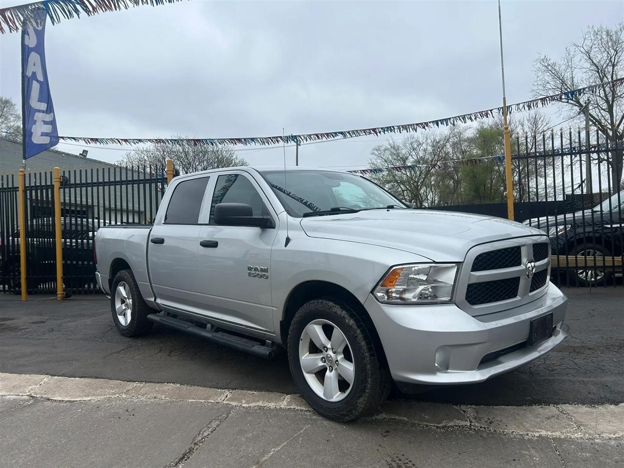 RAM 1500 Tradesman Crew Cab SWB 4WD 2016