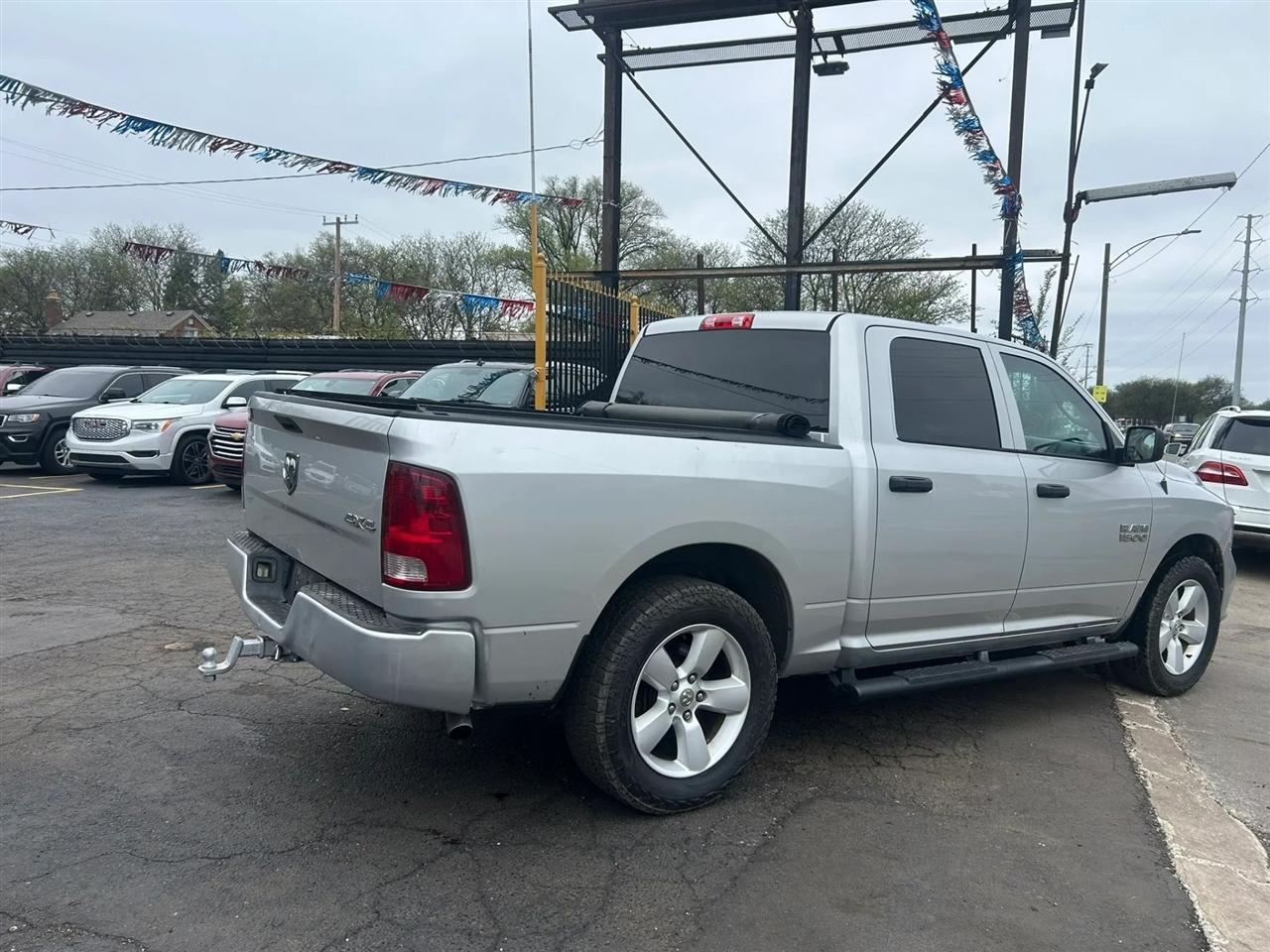 RAM 1500 Tradesman Crew Cab SWB 4WD 2016