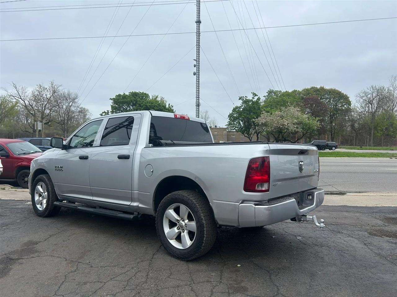 RAM 1500 Tradesman Crew Cab SWB 4WD 2016