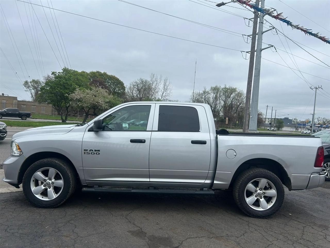 RAM 1500 Tradesman Crew Cab SWB 4WD 2016