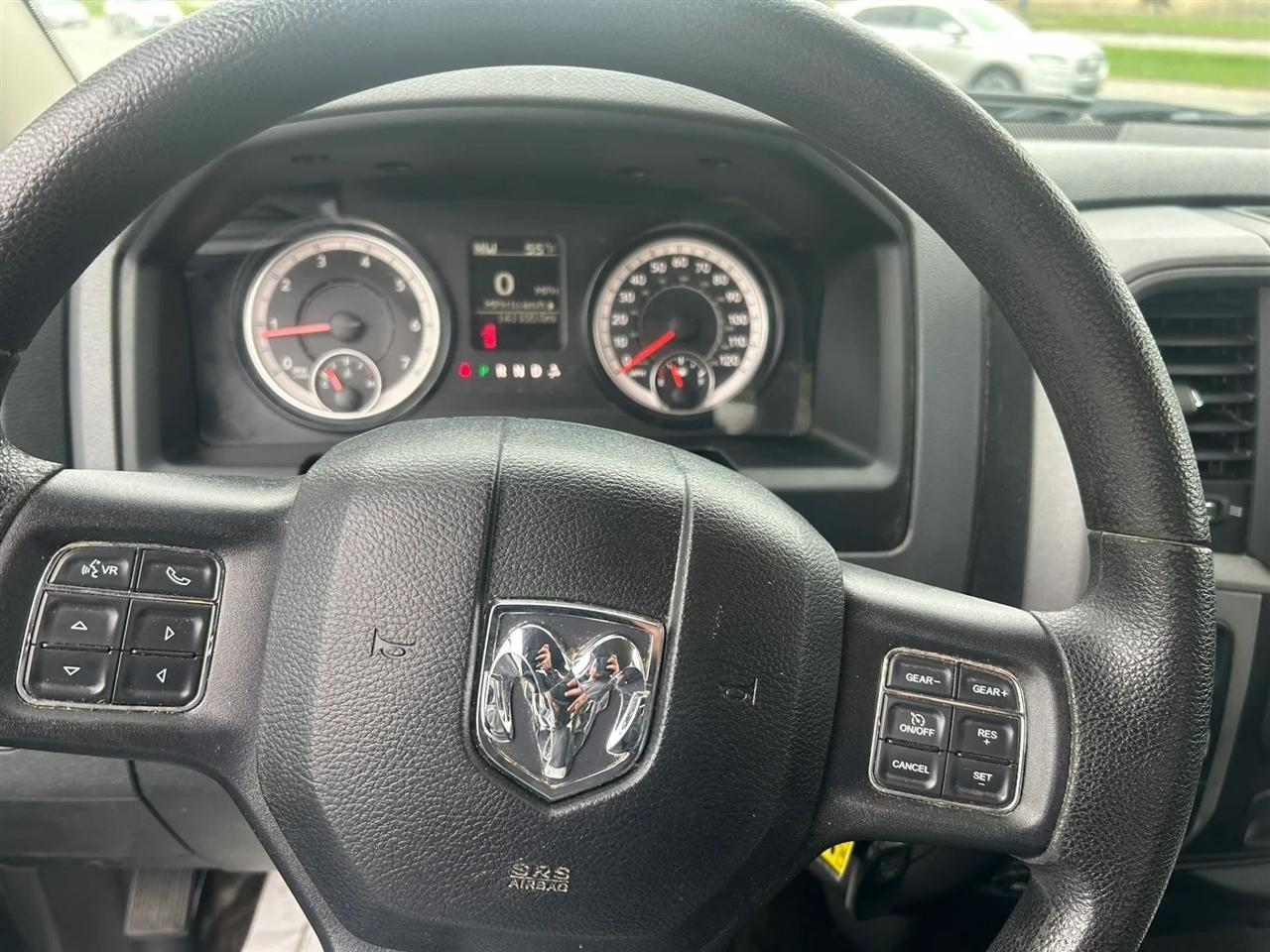 RAM 1500 Tradesman Crew Cab SWB 4WD 2016