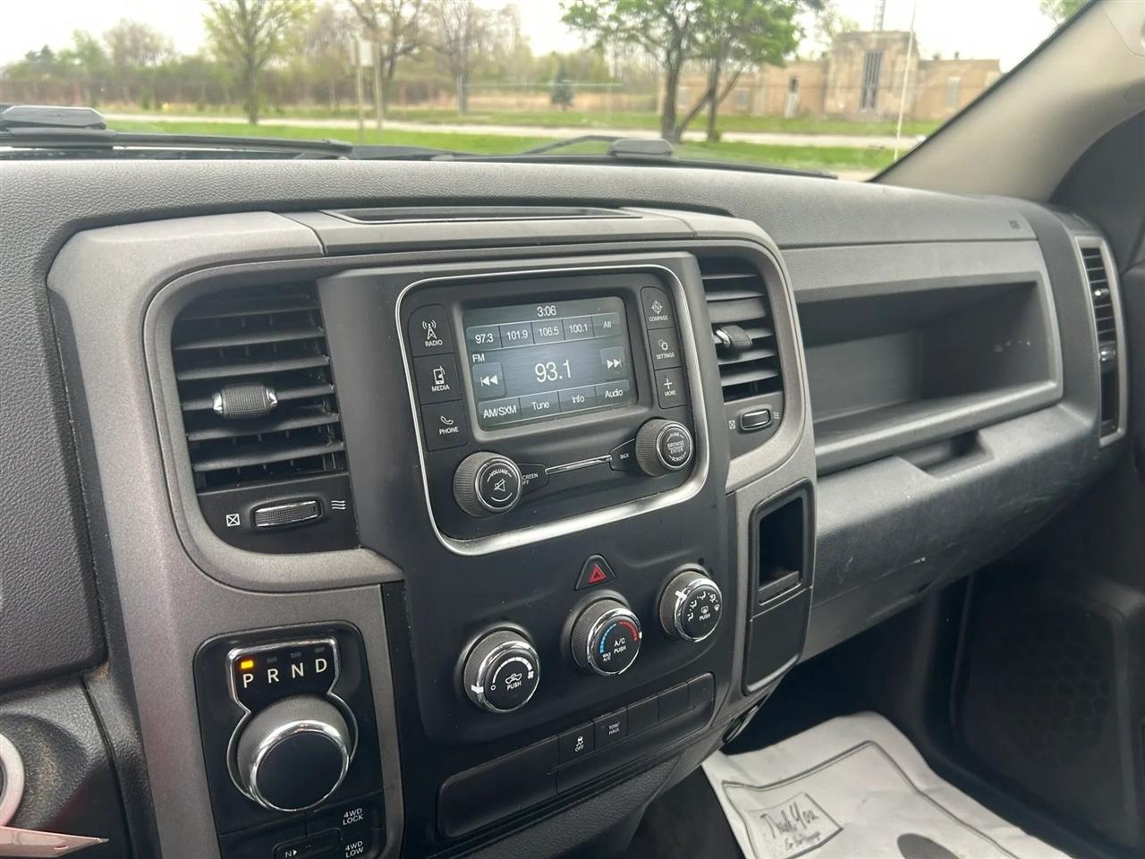 RAM 1500 Tradesman Crew Cab SWB 4WD 2016