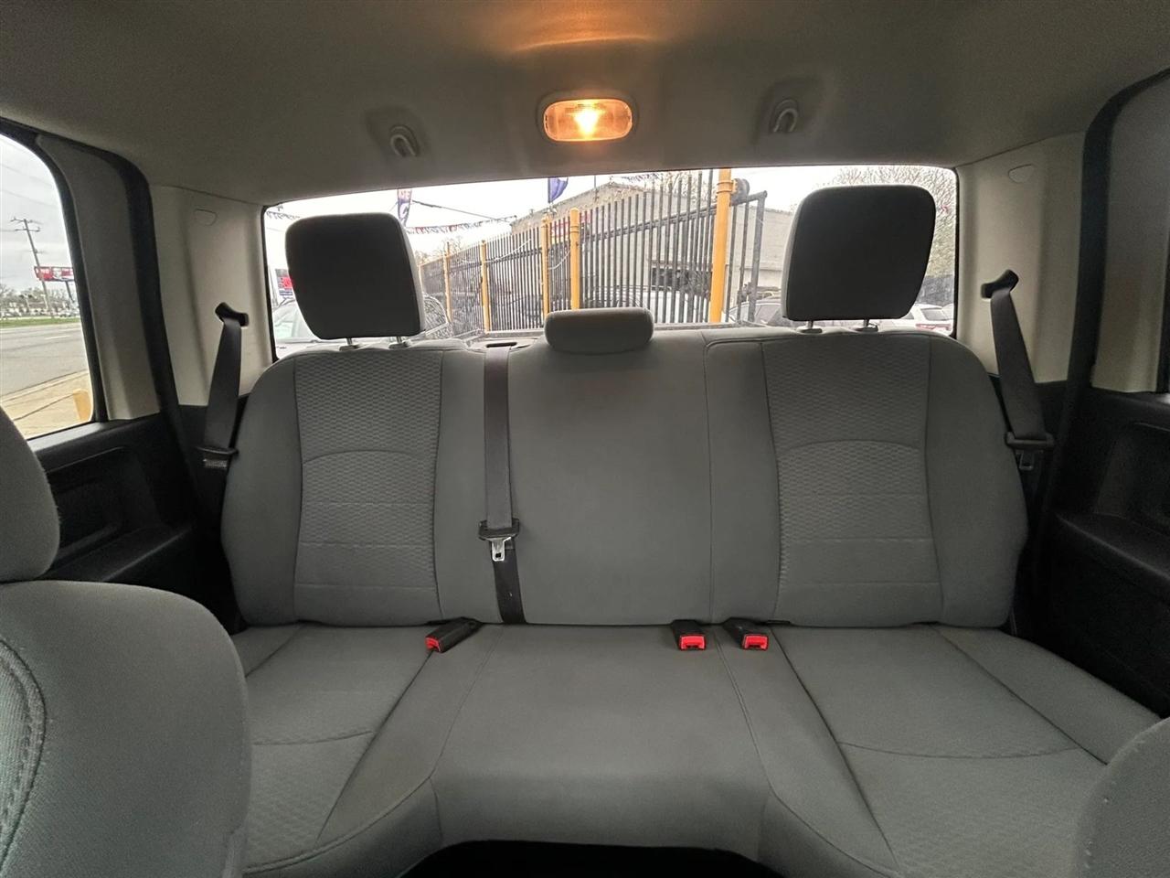 RAM 1500 Tradesman Crew Cab SWB 4WD 2016