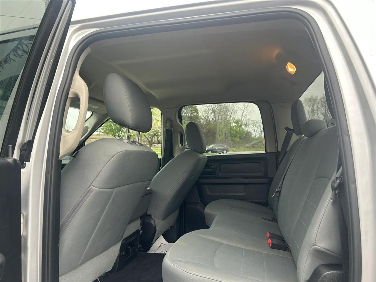 RAM 1500 Tradesman Crew Cab SWB 4WD 2016