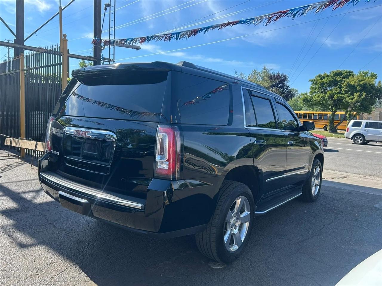 GMC Yukon Denali 4WD 2016