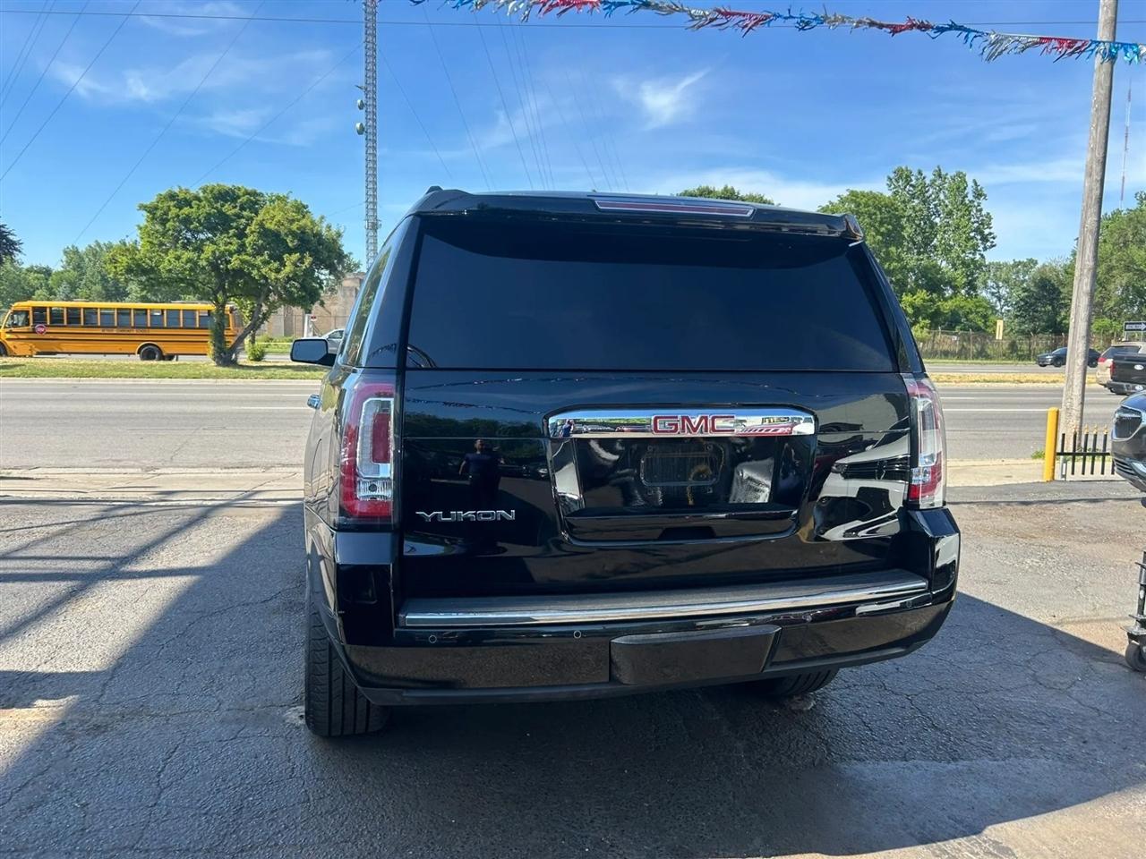 GMC Yukon Denali 4WD 2016