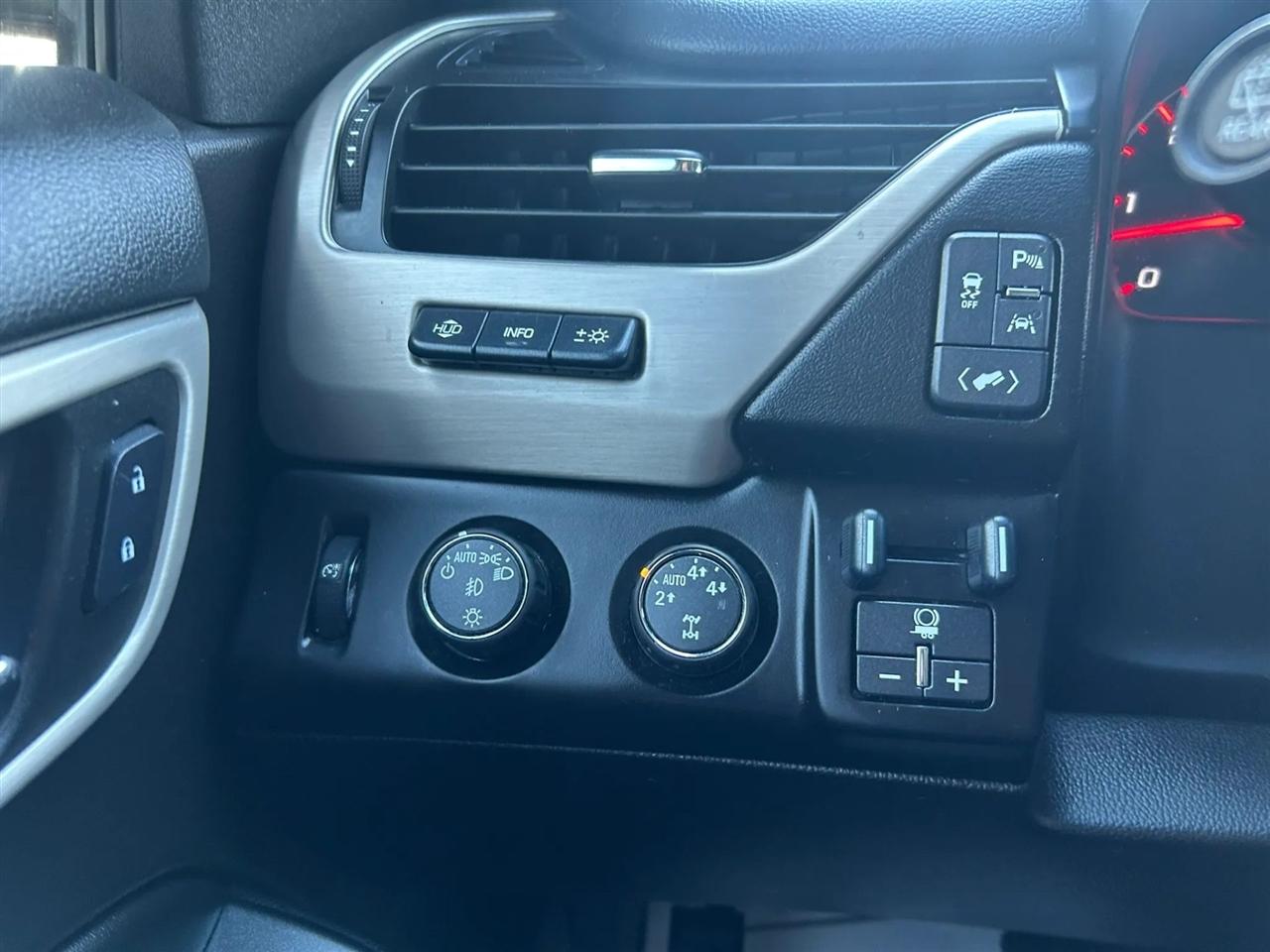 GMC Yukon Denali 4WD 2016