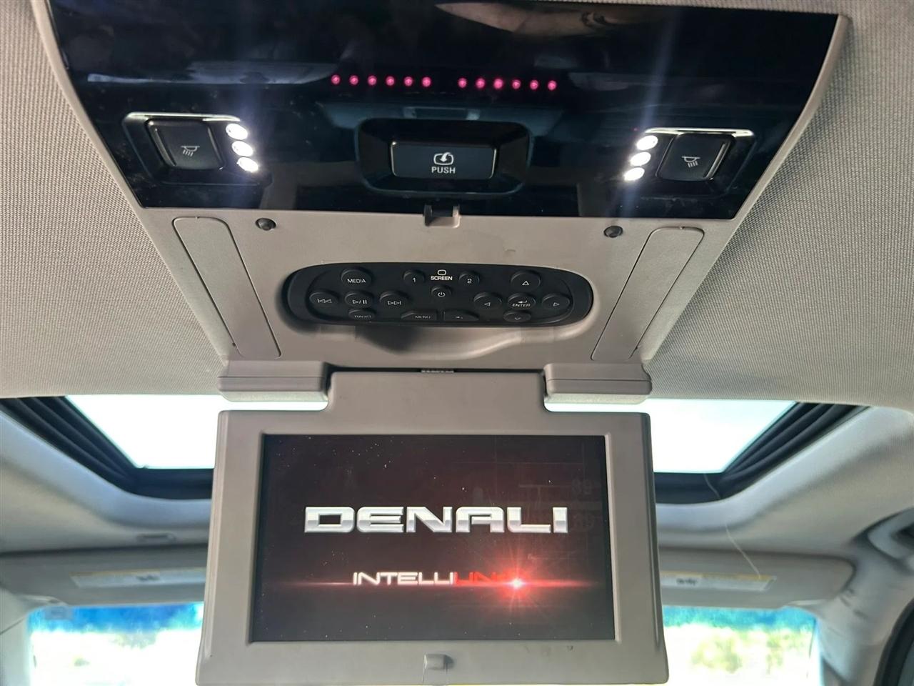 GMC Yukon Denali 4WD 2016