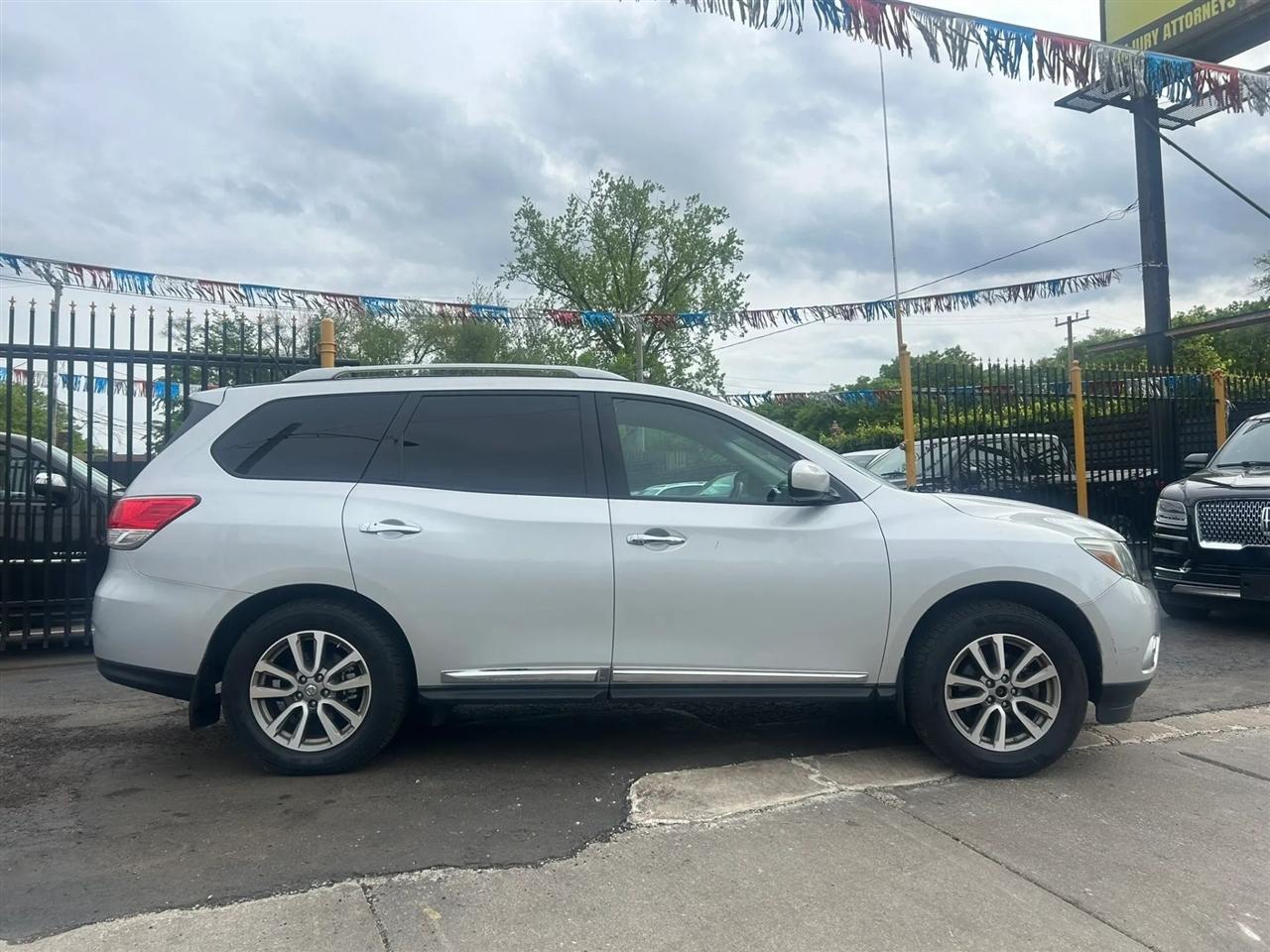 Nissan Pathfinder SL 4WD 2014
