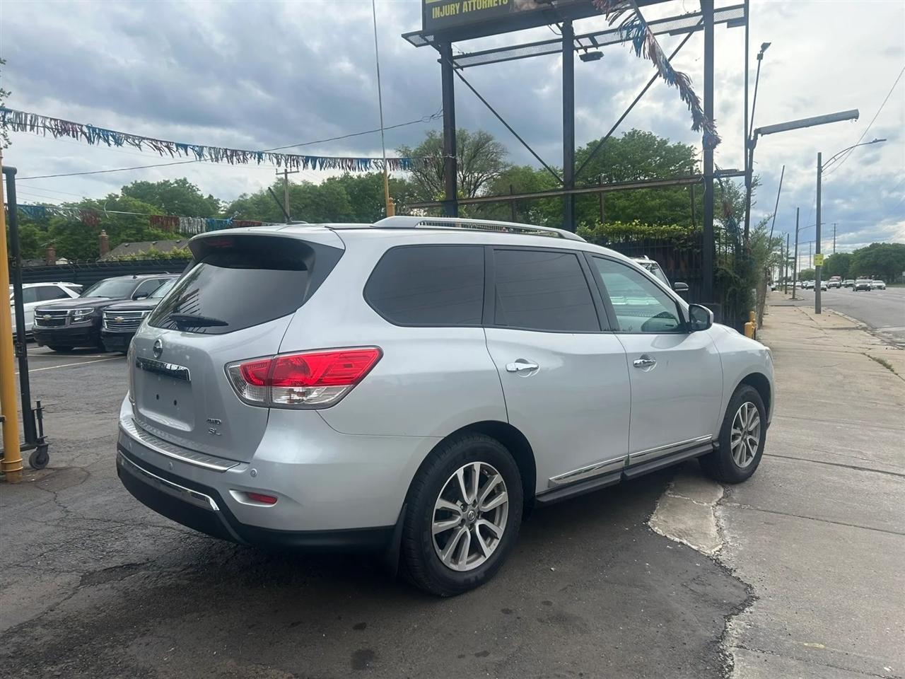 Nissan Pathfinder SL 4WD 2014