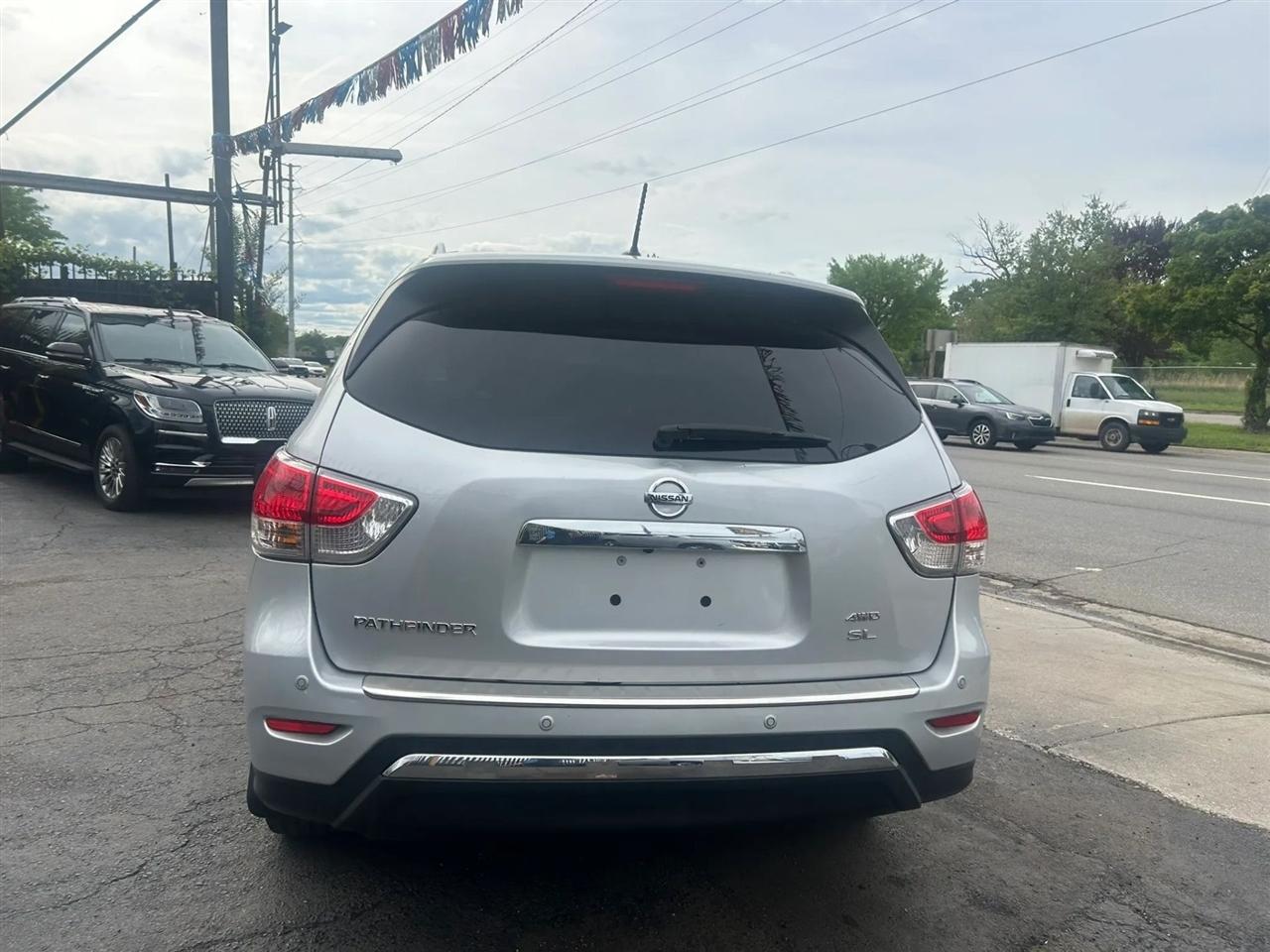 Nissan Pathfinder SL 4WD 2014