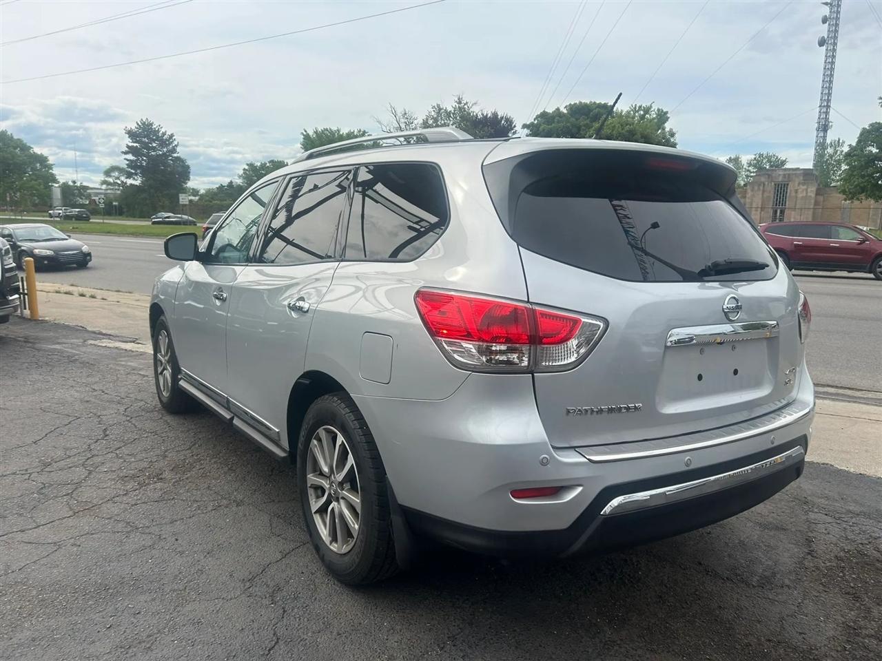 Nissan Pathfinder SL 4WD 2014