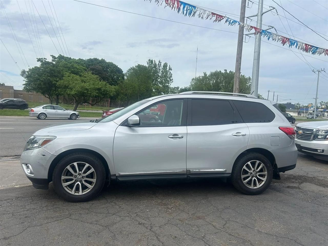 Nissan Pathfinder SL 4WD 2014