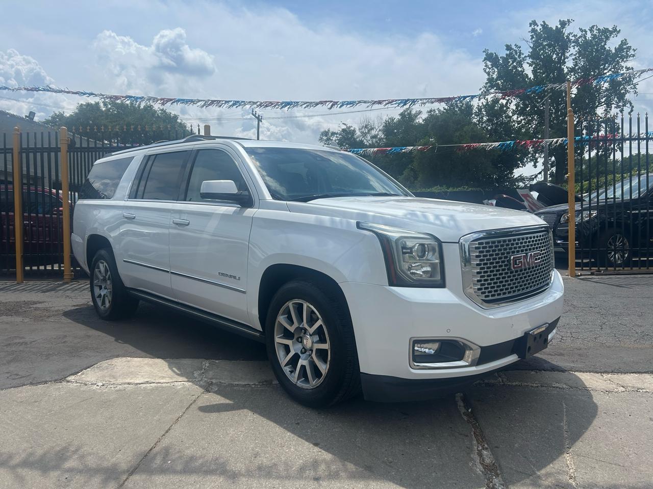 GMC Yukon XL Denali 4WD 2017