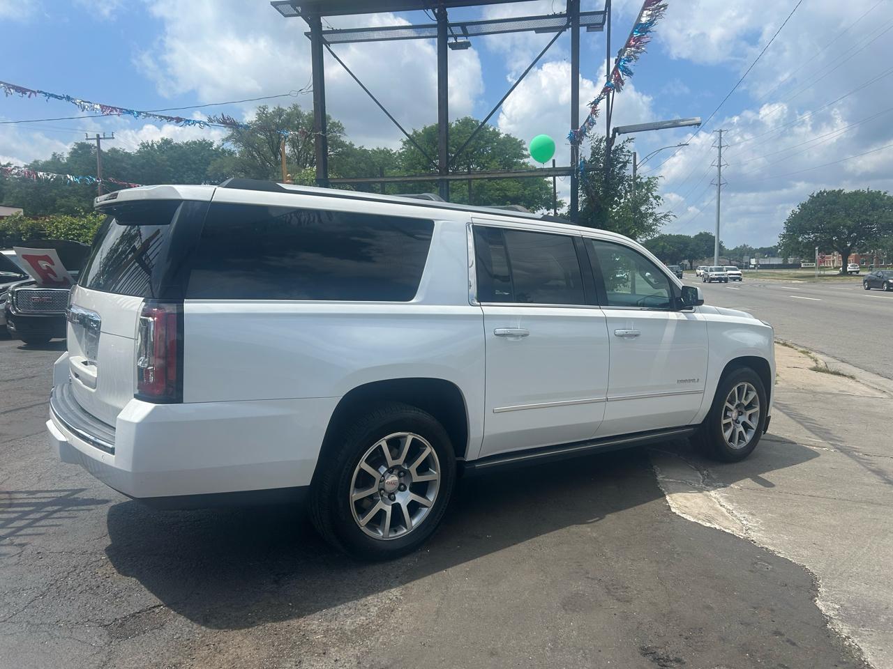 GMC Yukon XL Denali 4WD 2017