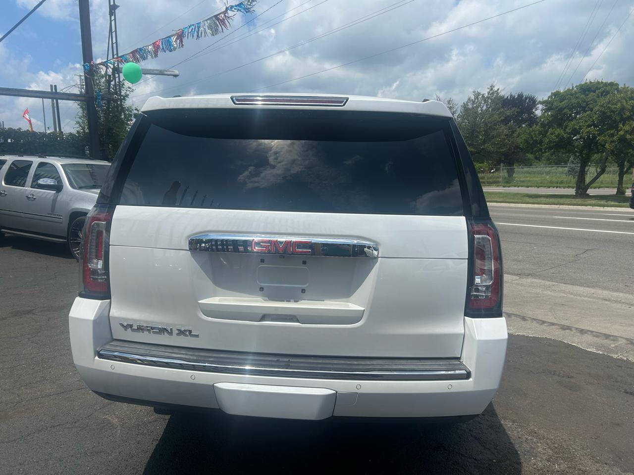 GMC Yukon XL Denali 4WD 2017