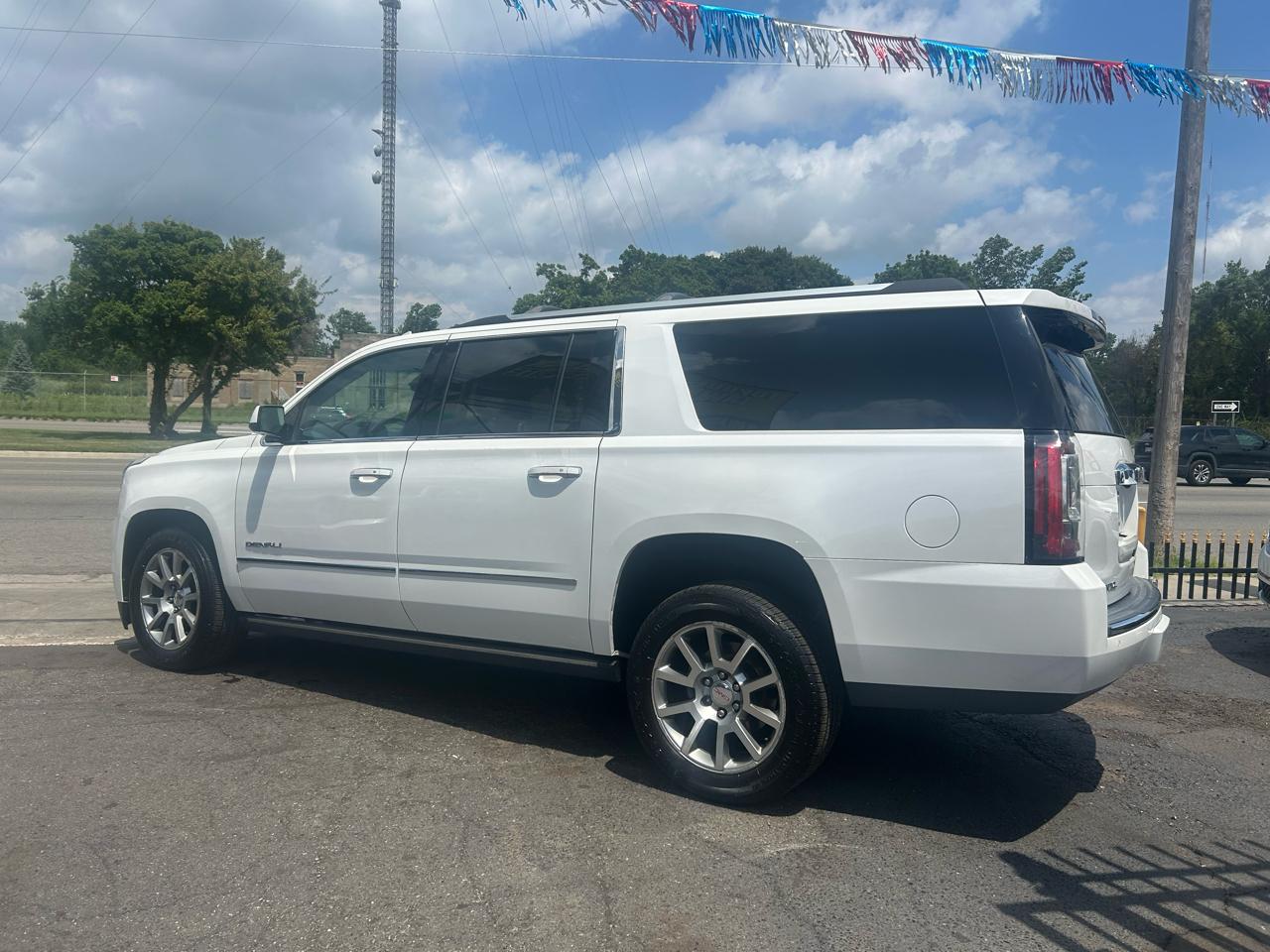 GMC Yukon XL Denali 4WD 2017