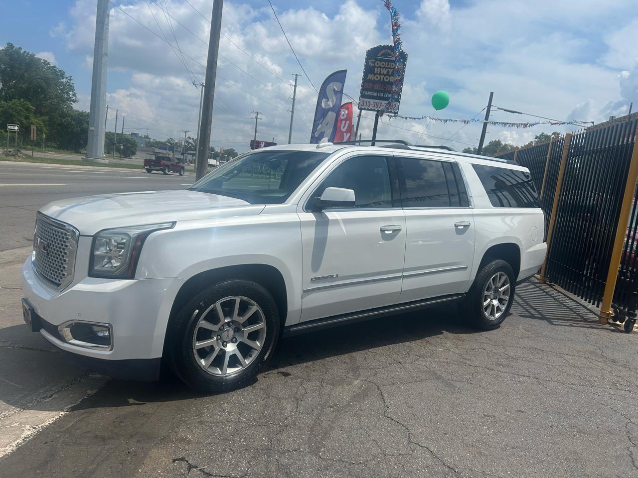 GMC Yukon XL Denali 4WD 2017