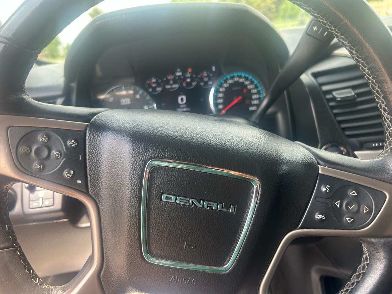 GMC Yukon XL Denali 4WD 2017