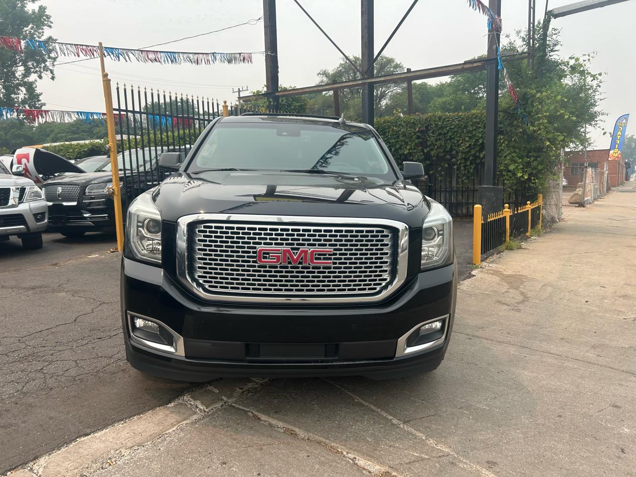 GMC Yukon XL Denali 4WD 2017