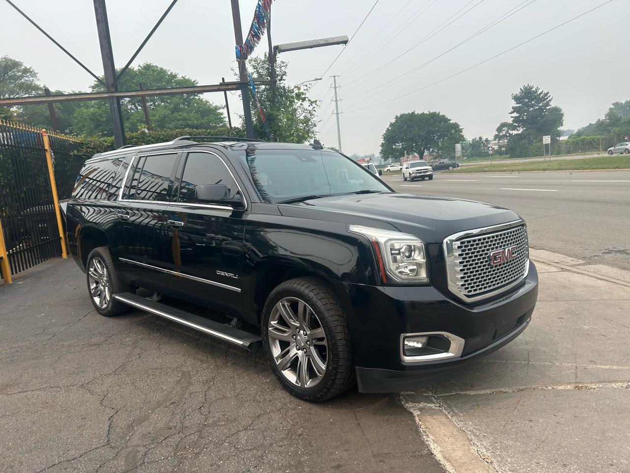 GMC Yukon XL Denali 4WD 2017