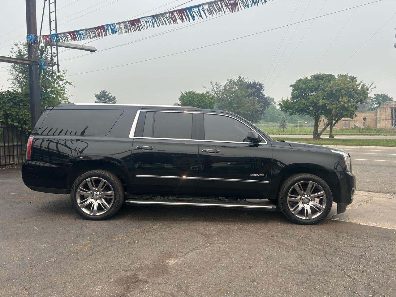 GMC Yukon XL Denali 4WD 2017