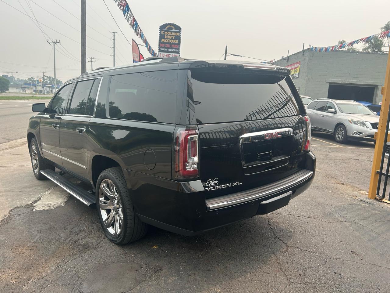 GMC Yukon XL Denali 4WD 2017