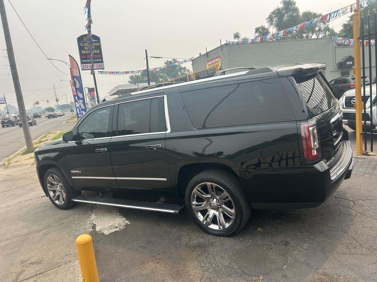 GMC Yukon XL Denali 4WD 2017